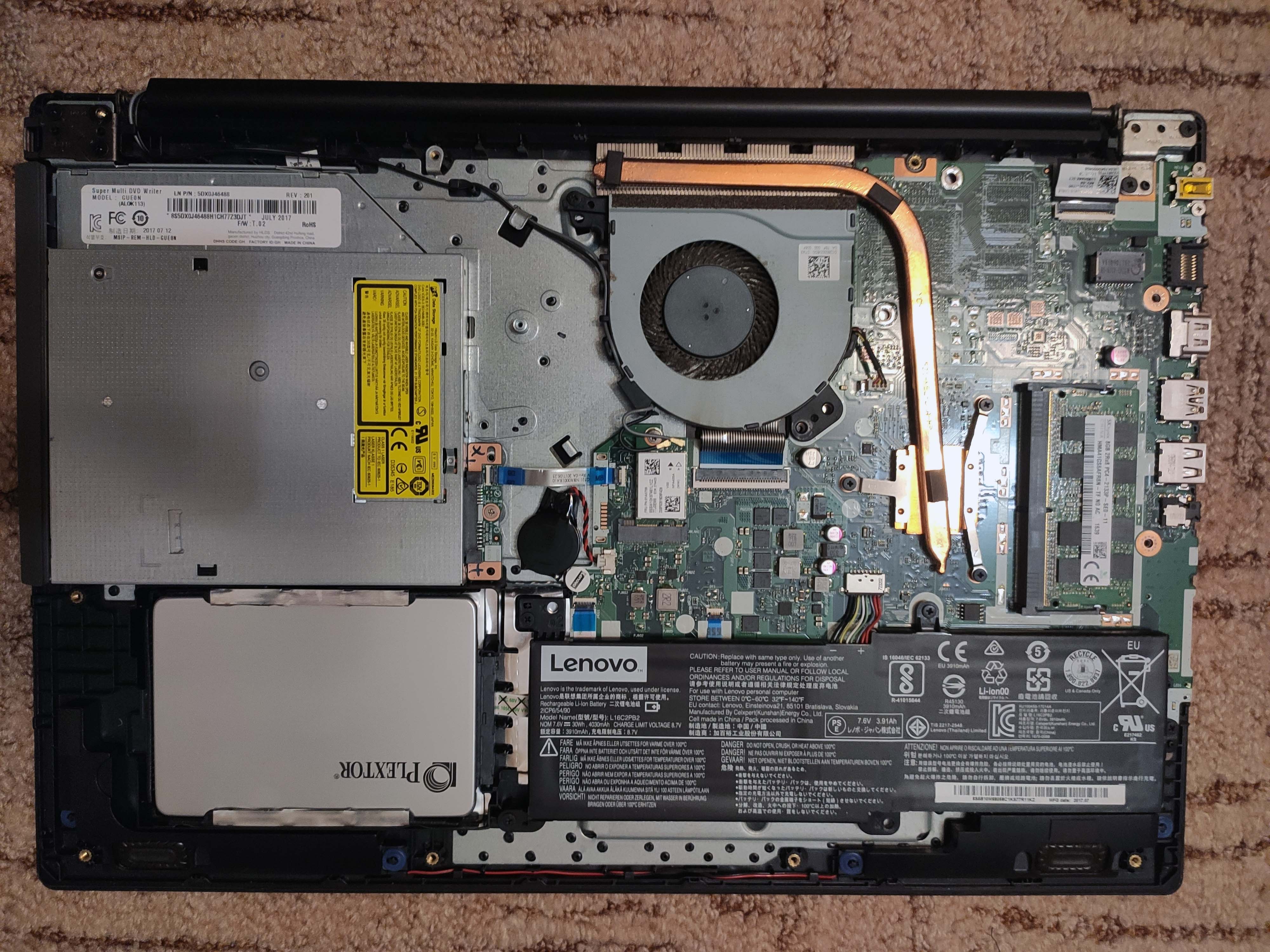 Lenovo od środka, jest nawet napęd